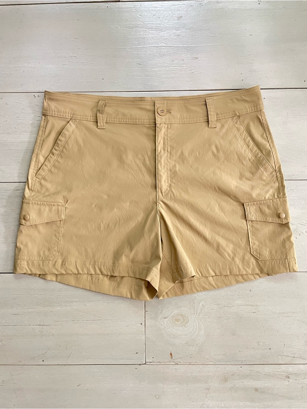 Eddie Bauer Women's Tan Cargo Hiking Short Lightweight Stretch Quick Dry Size 16